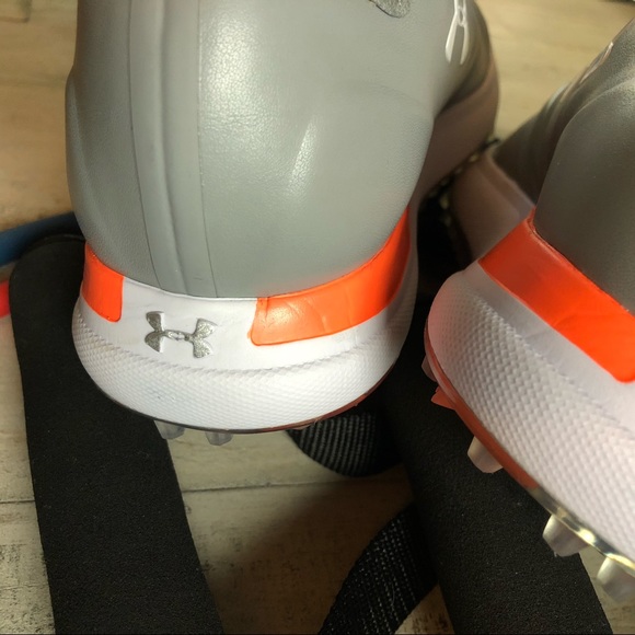 UNDER ARMOUR WOMEN’S BOOTS SIZE 6.5 - Picture 6 of 7